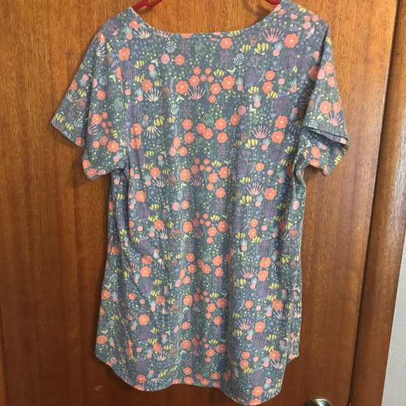 Lularoe XL Tee - Picture 2 of 2